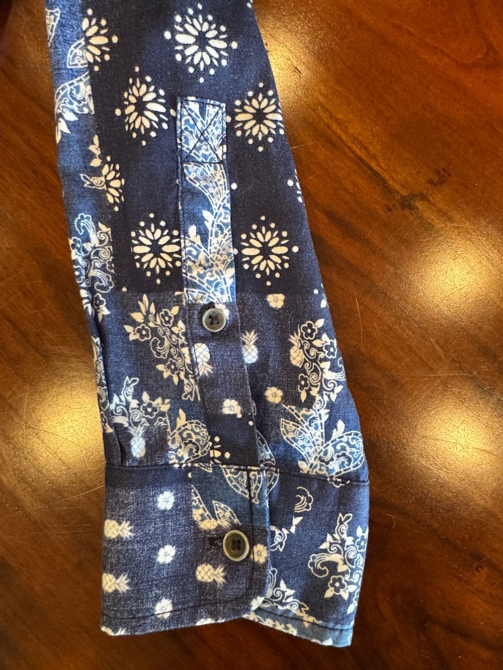 NWOT Tommy Bahama Navy and White Tropical Print Long Sleeve Shirt Never Worn!! - Picture 5 of 8